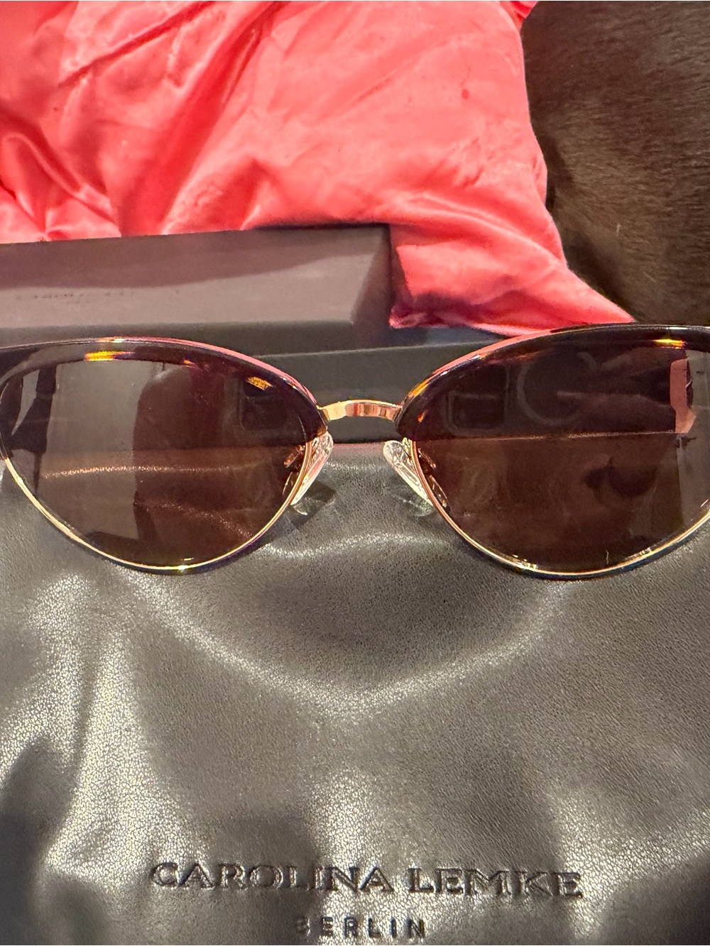 Brown Cat-Eye Sunglasses - Women's Fashion Accessory